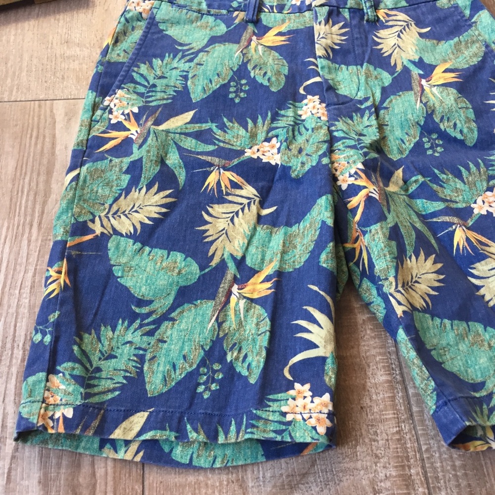 SOLD    Old Navy 🌿 Tropical Ultimate Slim Shorts - Picture 2 of 8